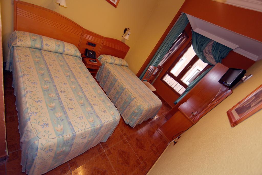 Hostal Victoria Malaga Room photo