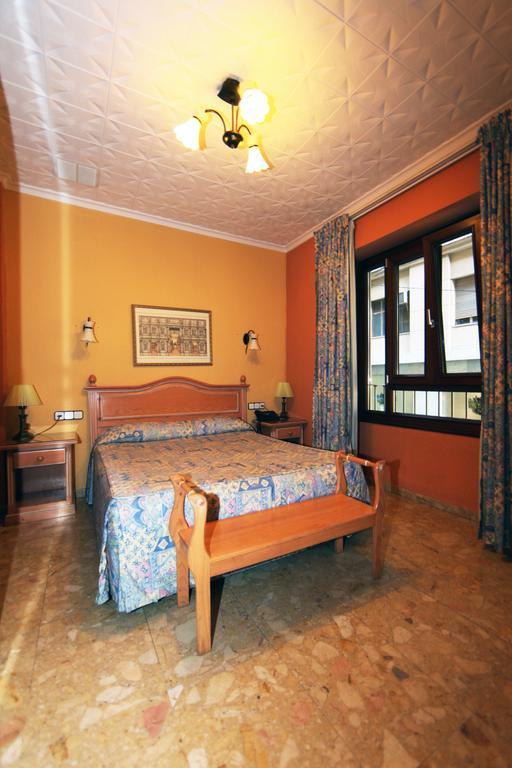 Hostal Victoria Malaga Exterior photo